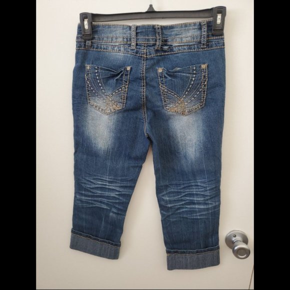 No Boundaries Jean Capri's Size 9 - Picture 3 of 3